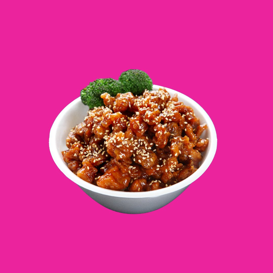 Frango louco com Hot Honey ASTRO, servido em tigela com gergelim e brócolis